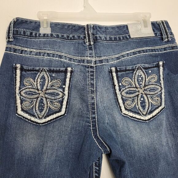 Maurices dark wash mcbling rolled hem cuff capris heavy fading Size 11/12 - Picture 3 of 7